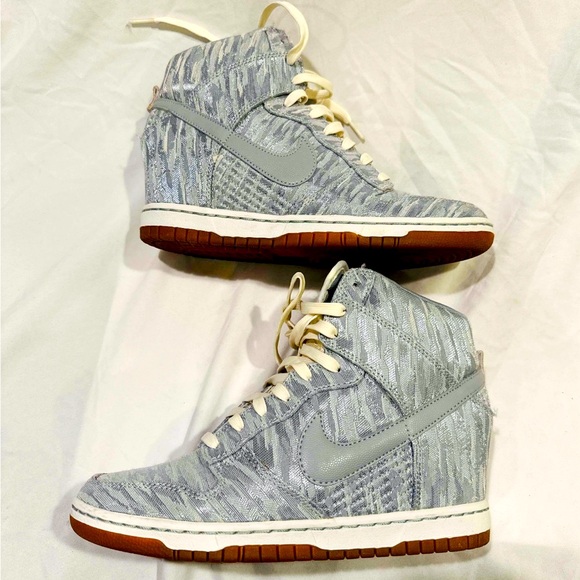 Women’s Nike Dunk Sky Hi Sneaker - Picture 1 of 4